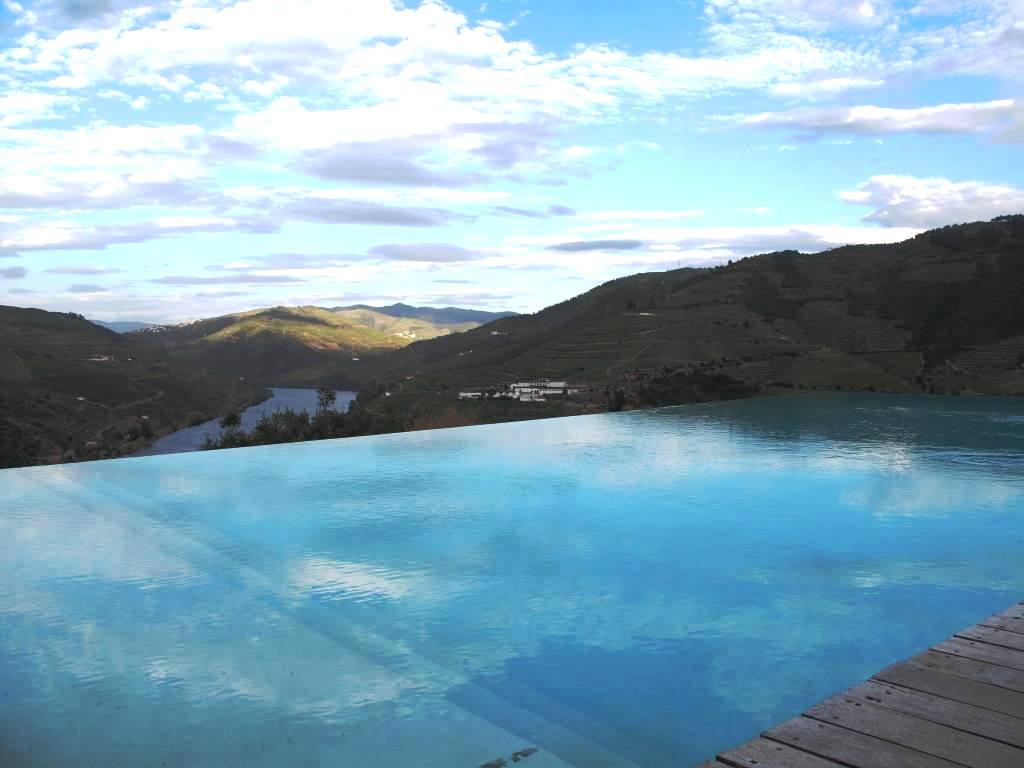 quinta do crasto infinity pool